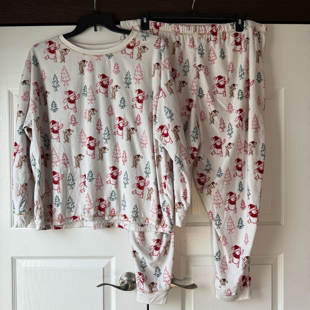 Disney Women’s Winnie The Pooh Holiday 2-pc PJ’s.  Size 2X (18W-20W)-very soft.